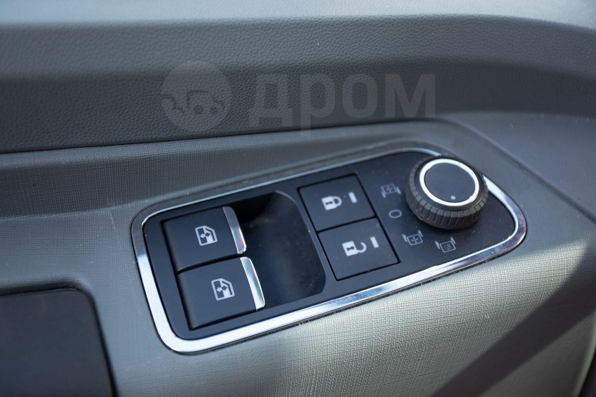 Седельный тягач с КМУ Shacman SX42584V385 в Новокузнецке