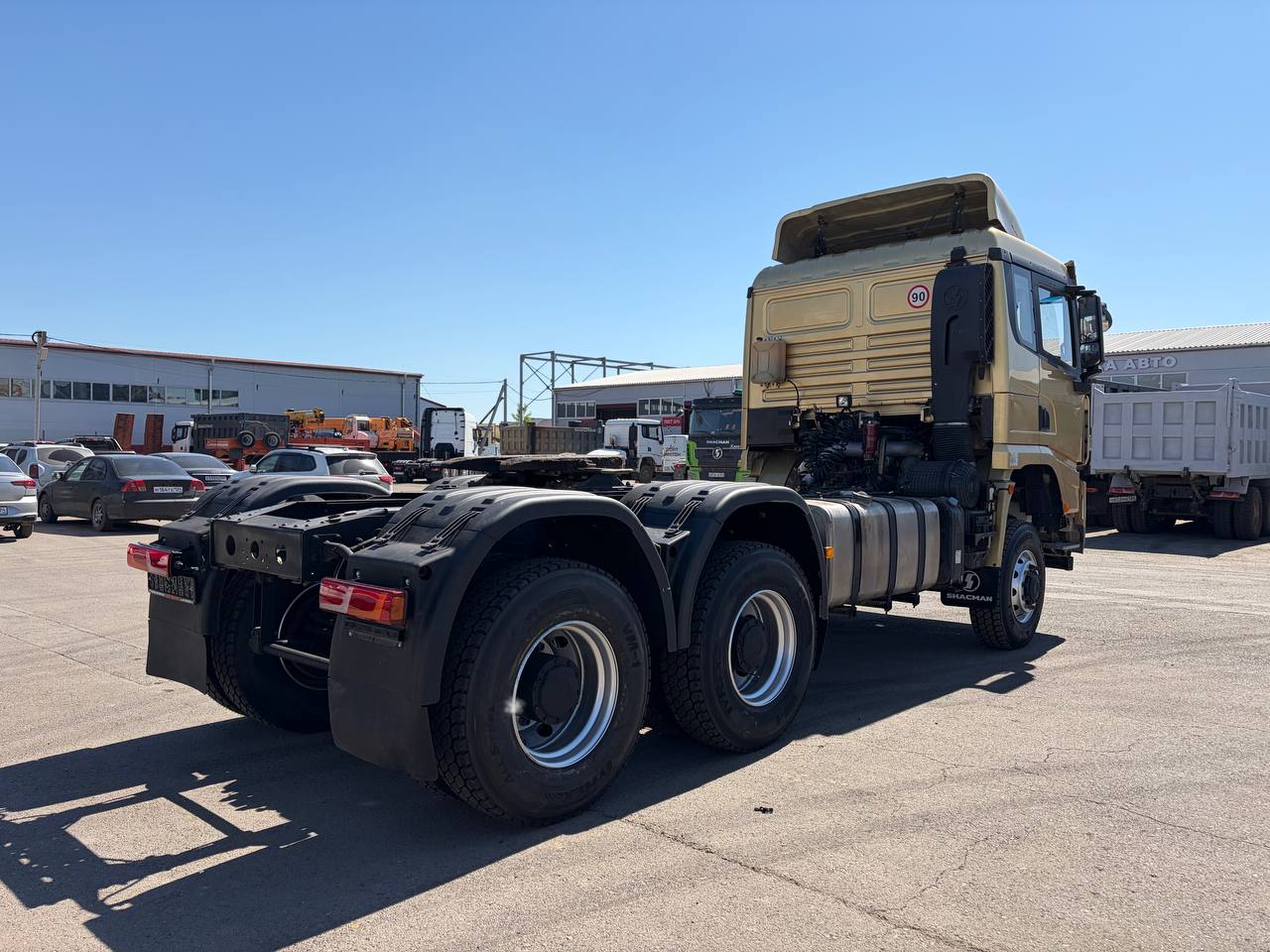 Седельный тягач Shacman X3000 SX42586V385 6x6 в Новокузнецке