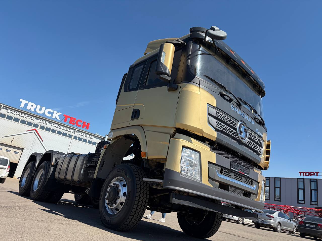 Седельный тягач Shacman X3000 SX42586V385 6x6 в Новокузнецке