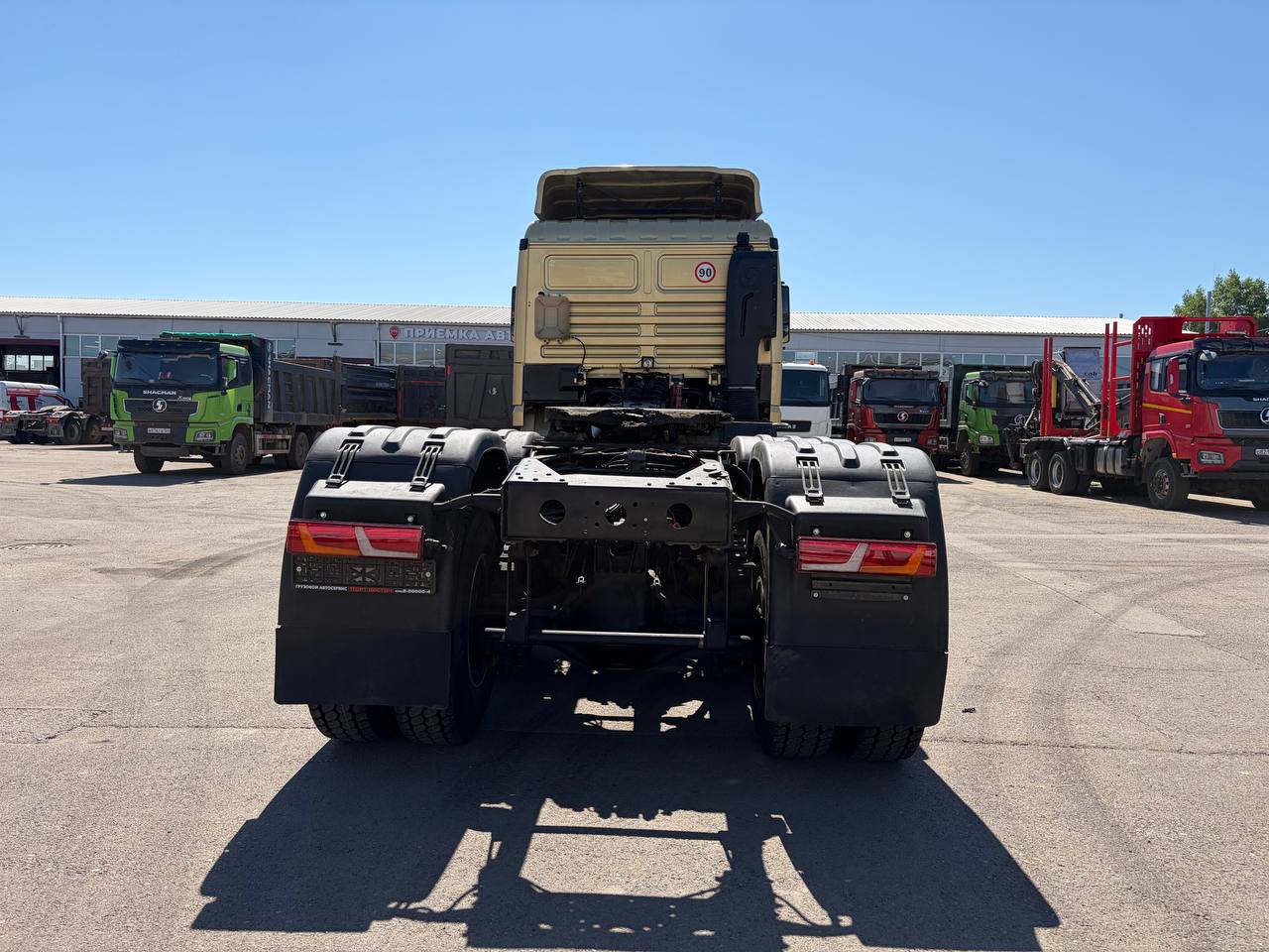 Седельный тягач Shacman X3000 SX42586V385 6x6 в Новокузнецке