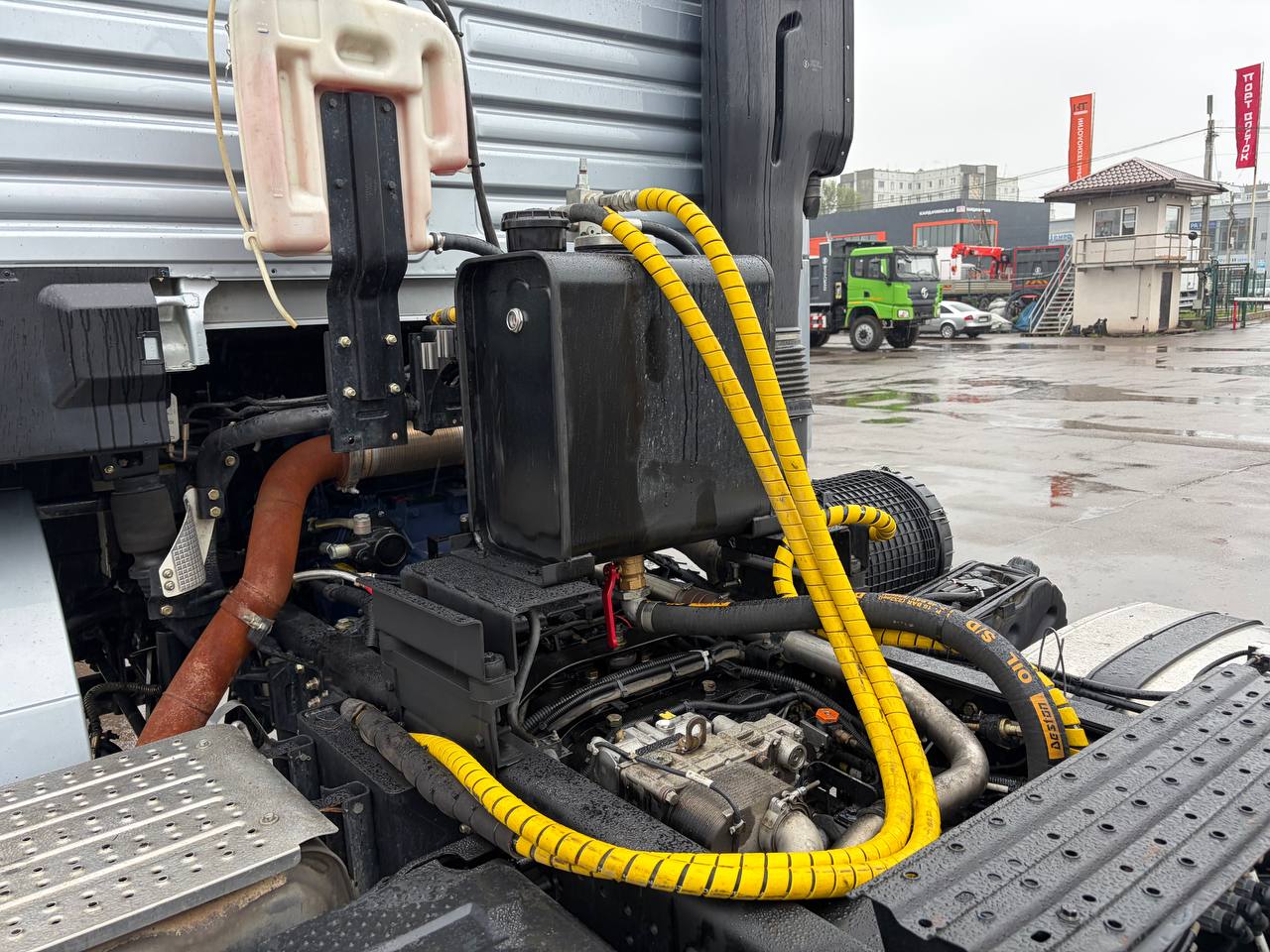 Седельный тягач Shacman X3000 SX42586V385 (Серый) 2024г. 6x6 в Новокузнецке