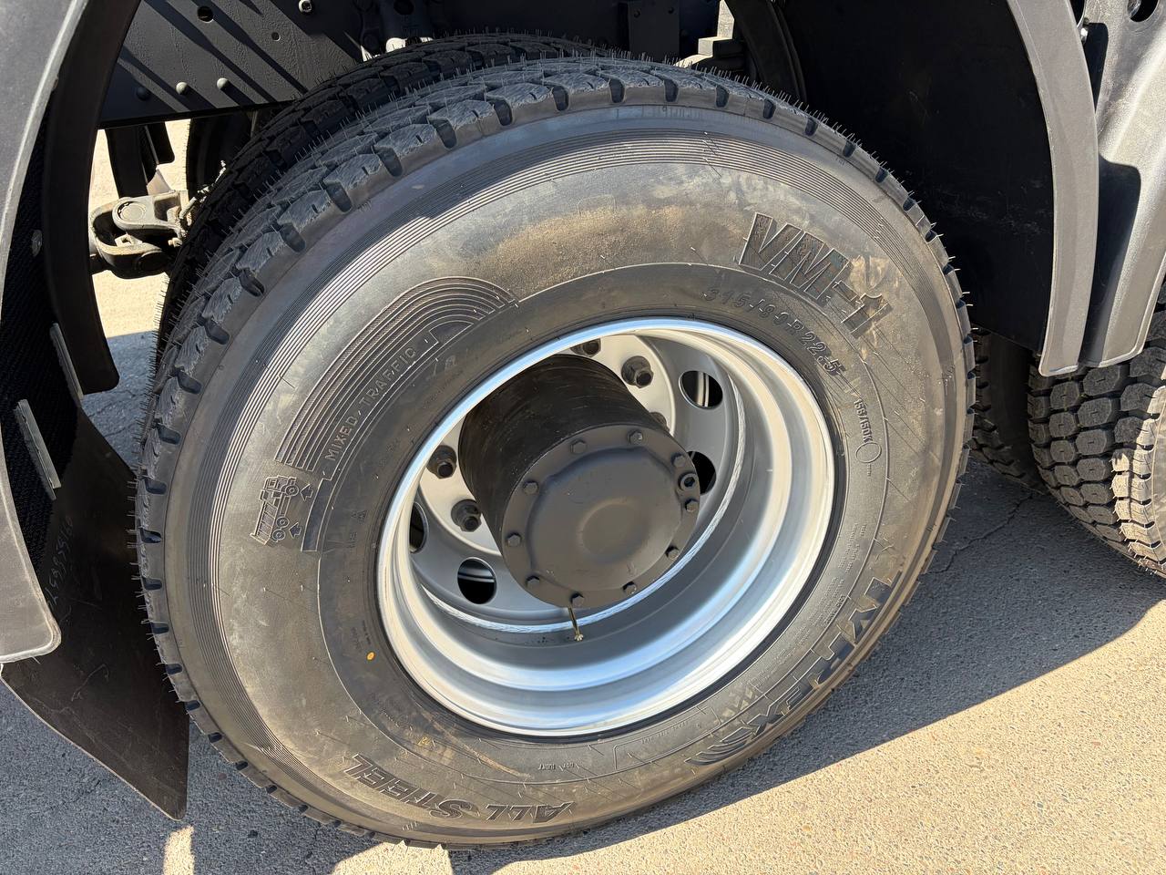 Седельный тягач Shacman X3000 SX42586V385 6x6 в Новокузнецке